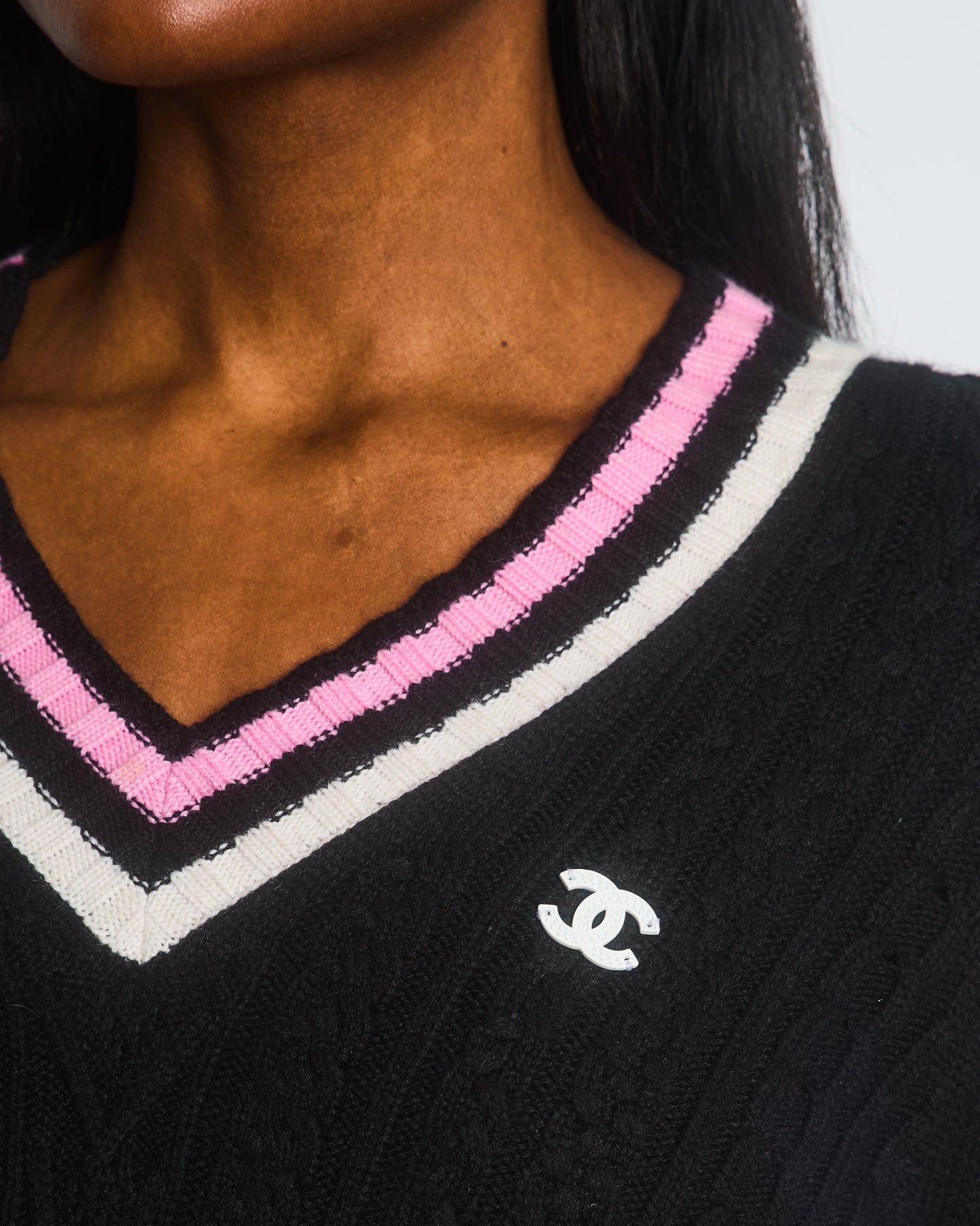 Chanel 23/P Black Cable-Knit V-Neck Long Sleeve Jumper With Pink And White Stripe Detail And Cc Logo Size Fr 40 (Uk 12) Bag