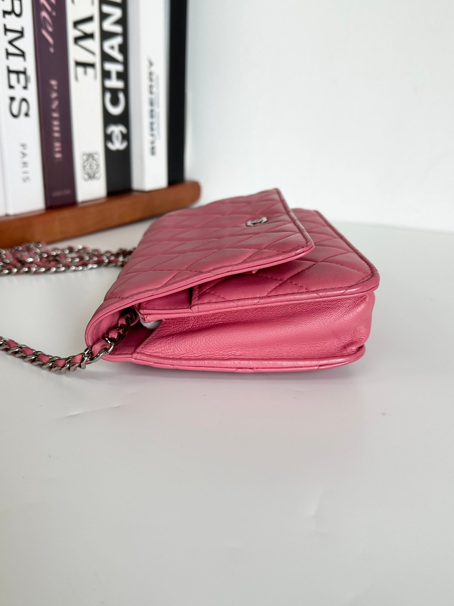 Wallet on chain timeless/classique leather crossbody bag Chanel pink in Leather #QIE