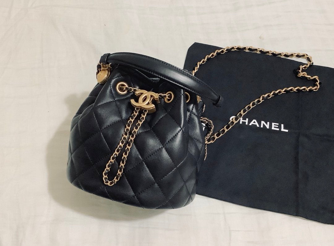 CHL Classic Toned Hardware 7.8in Black Gold Bucket Bag Black 78In20Cm