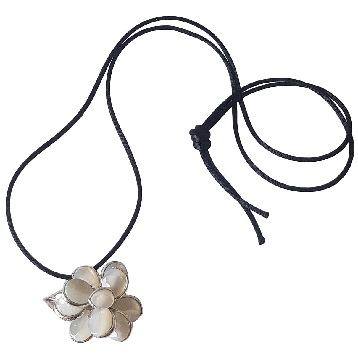 Chanel camélia white silver necklaces