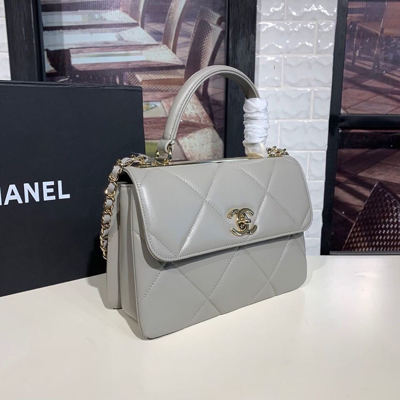 CHLTrendy CHLMaxi 9.8in 25cm Grey Top Handle Handbag