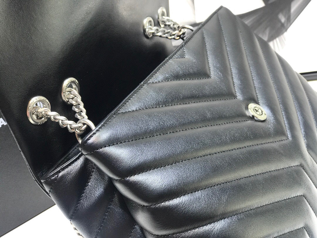 YSL Saint Laurent Loulou Matelassé "Y" 9.8in 23cm Black Small Chain Handbag