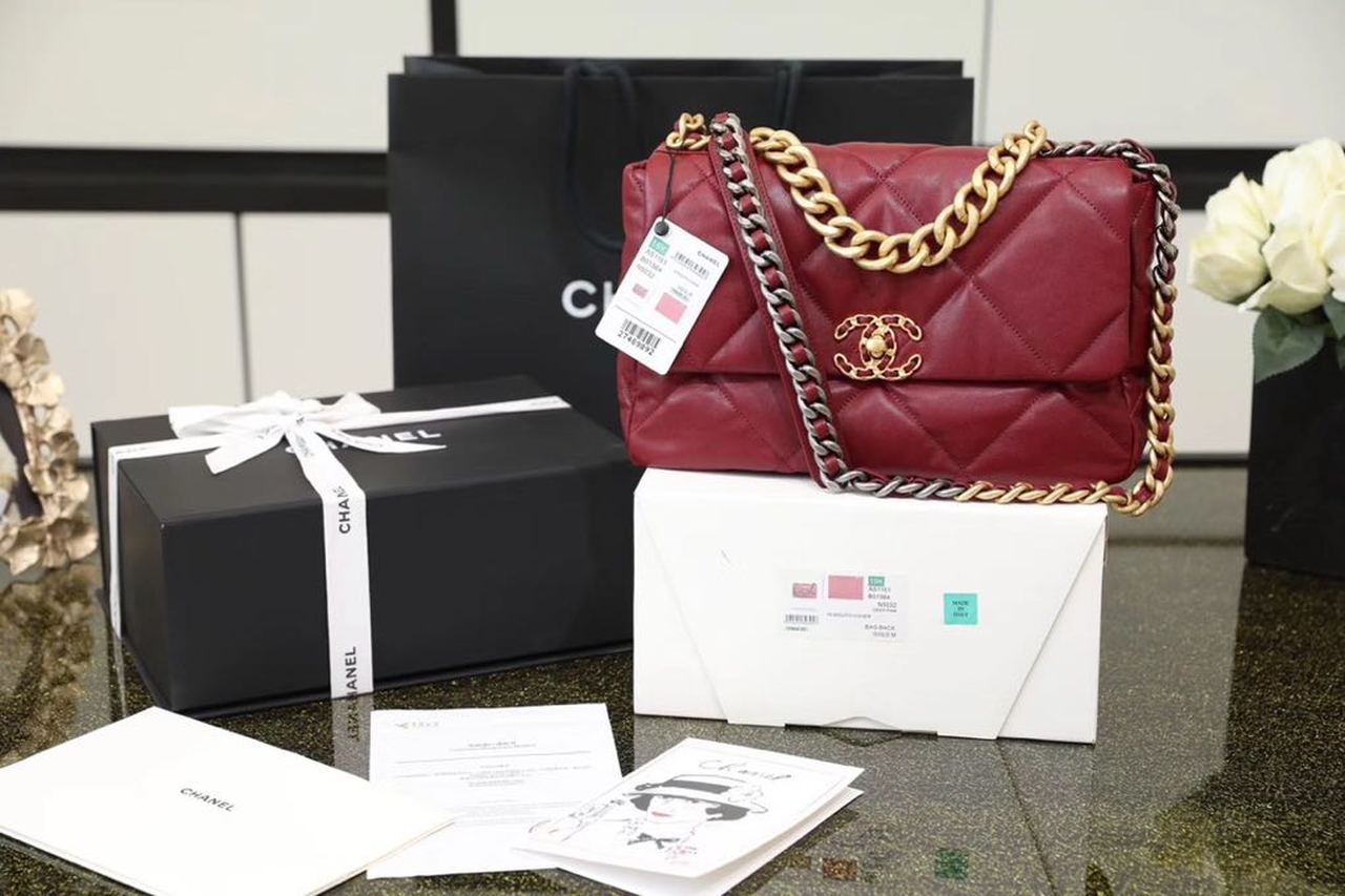 CHL 19 26cm Bordeaux Handbag