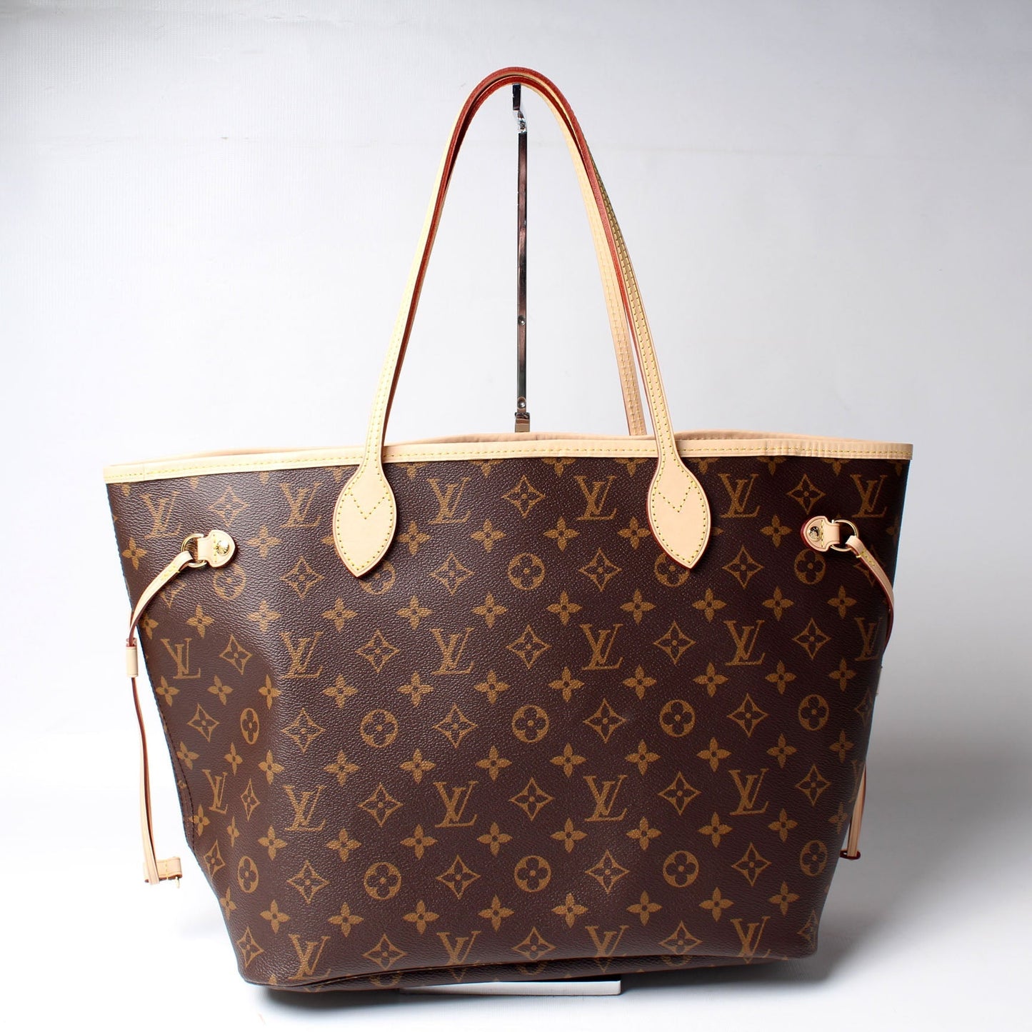 Louis Vuitton Neverfull MM Monogram Tote Bag Monogram 172