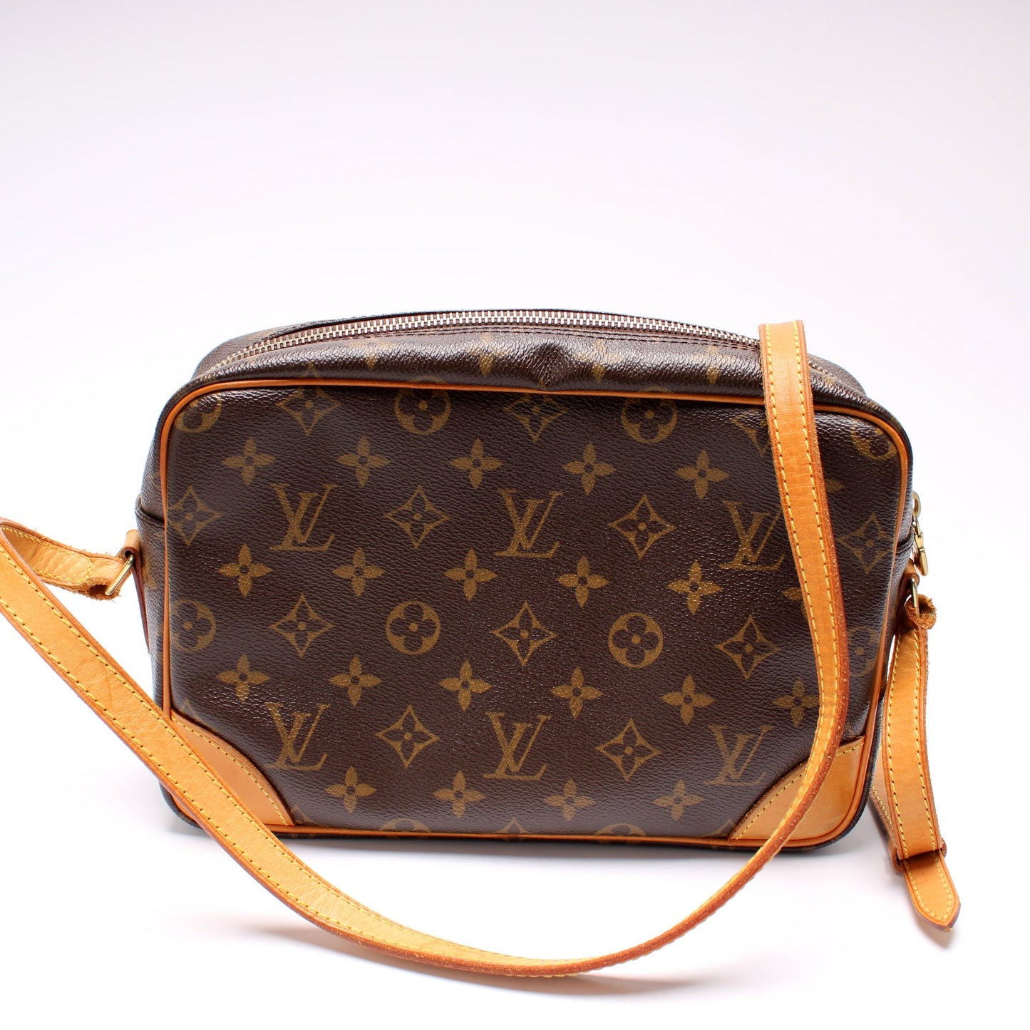 Louis Vuitton Trocadero 27 Monogram Handbag Monogram 16