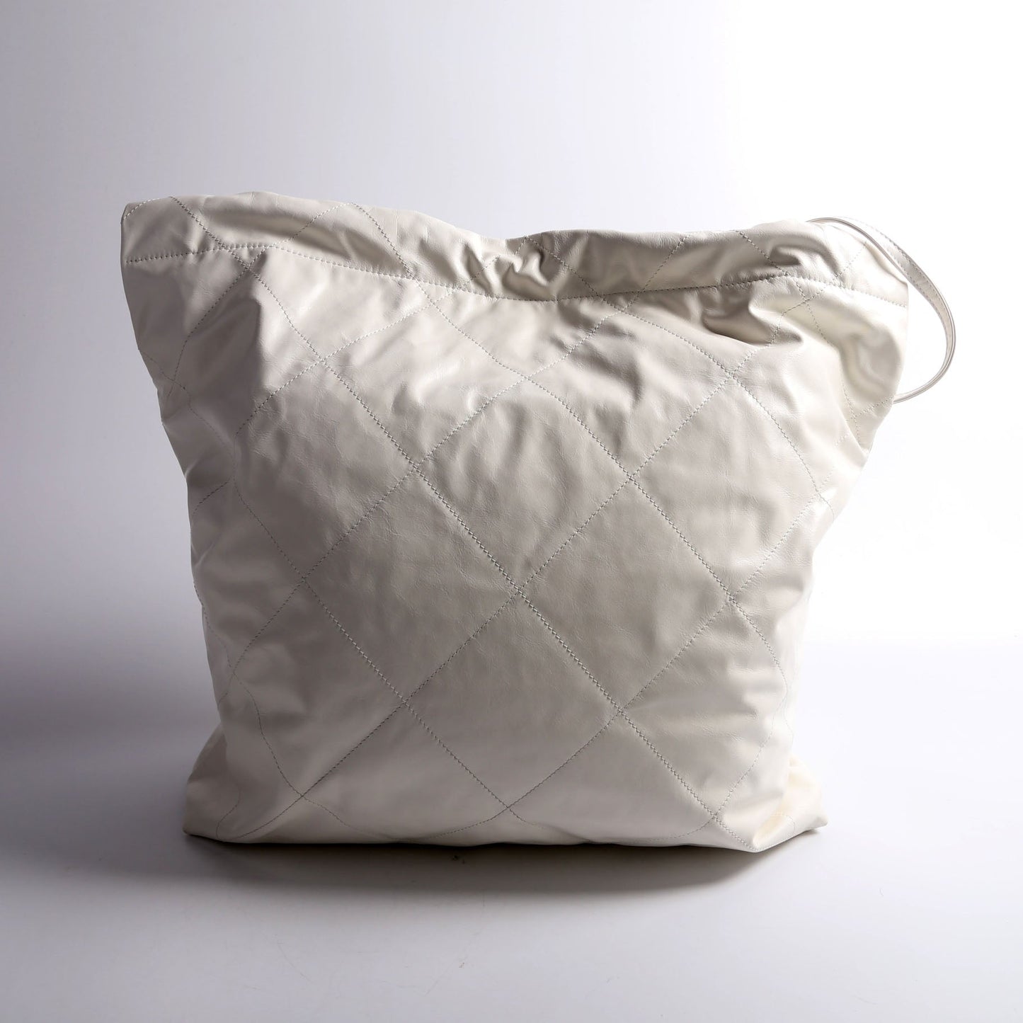 Chanel 22 Quilted Hobo White Shoulder Bag White 2
