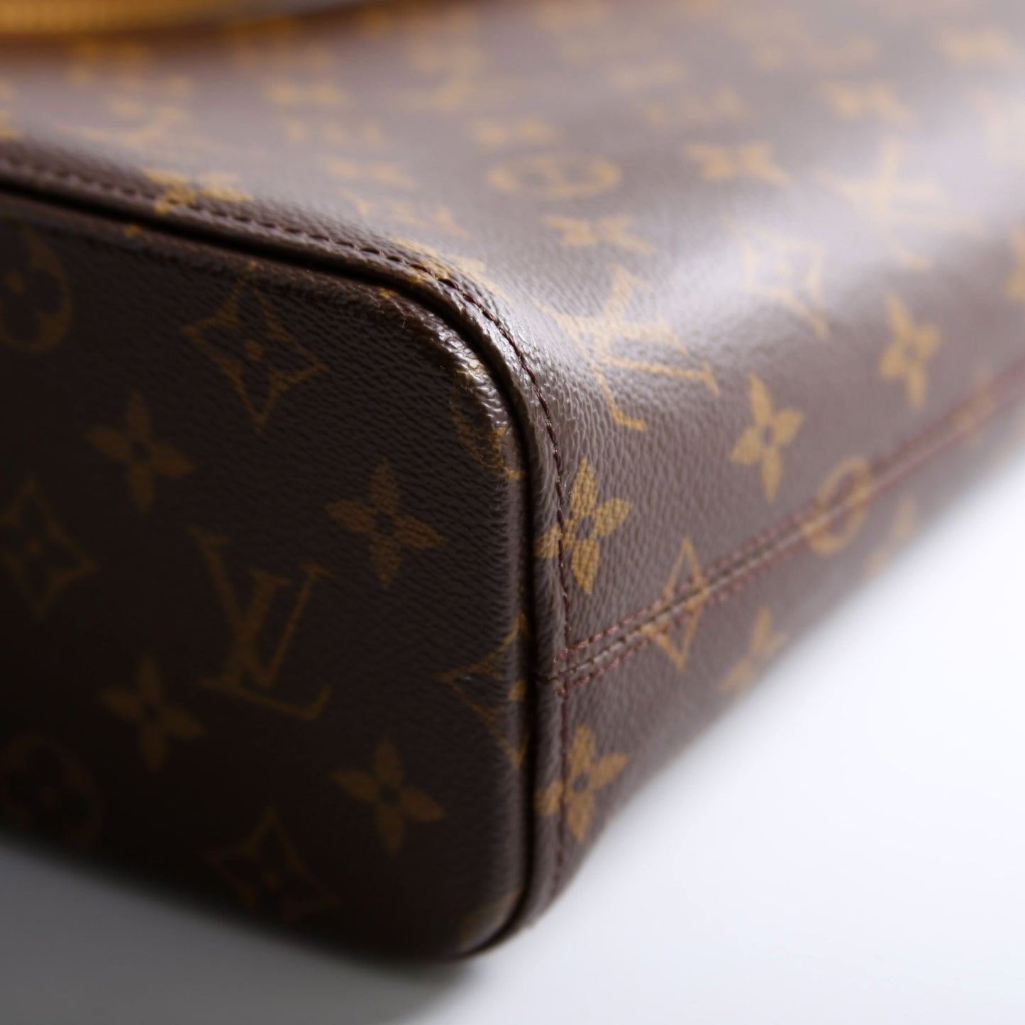 Louis Vuitton Luco Monogram Handbag Monogram 17