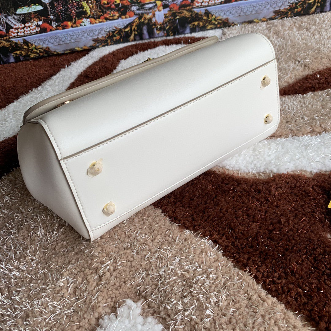 Top Quality Top Quality Handbag In Dauphine White Medium Travel Bag