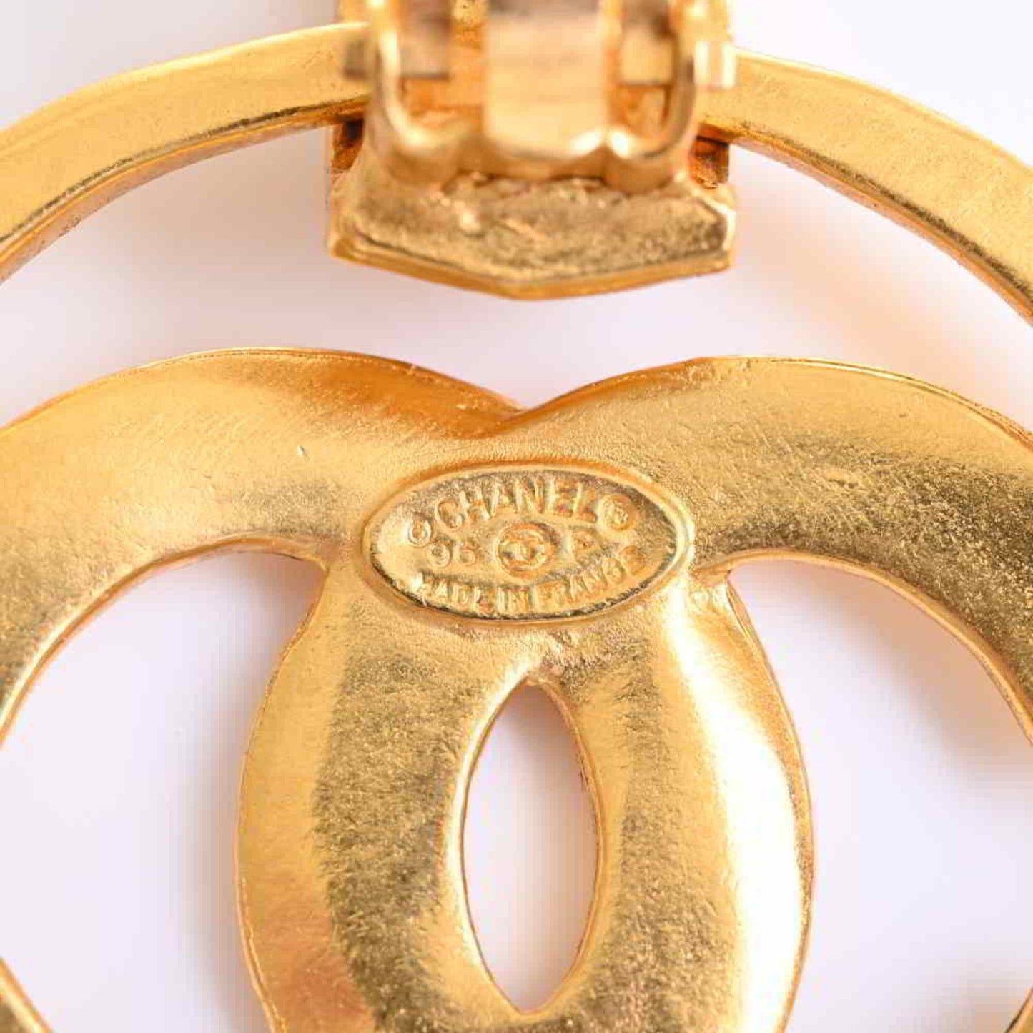 Chanel here mark circle swing earrings gold metal
