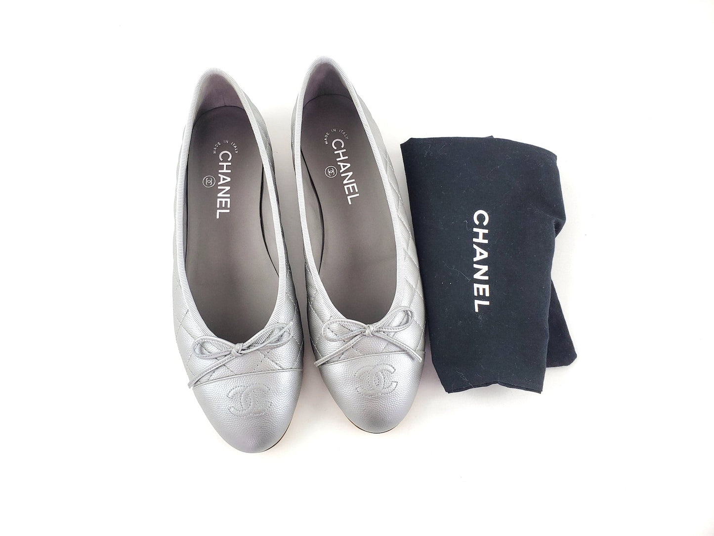 Chanel New Silver Interlocking CC Logo Leather Ballet Flats 40 for Women