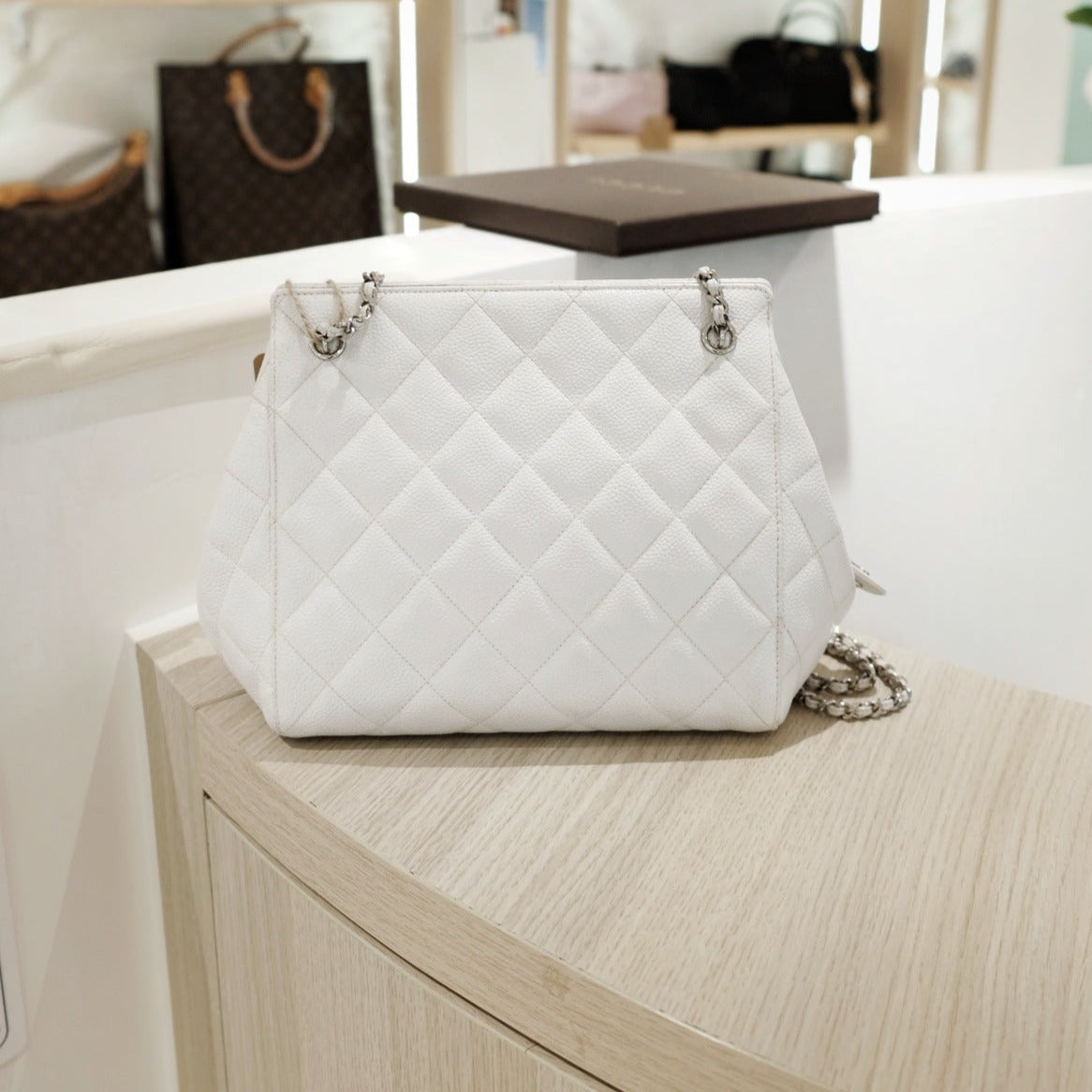 Chanel caviar chain bag