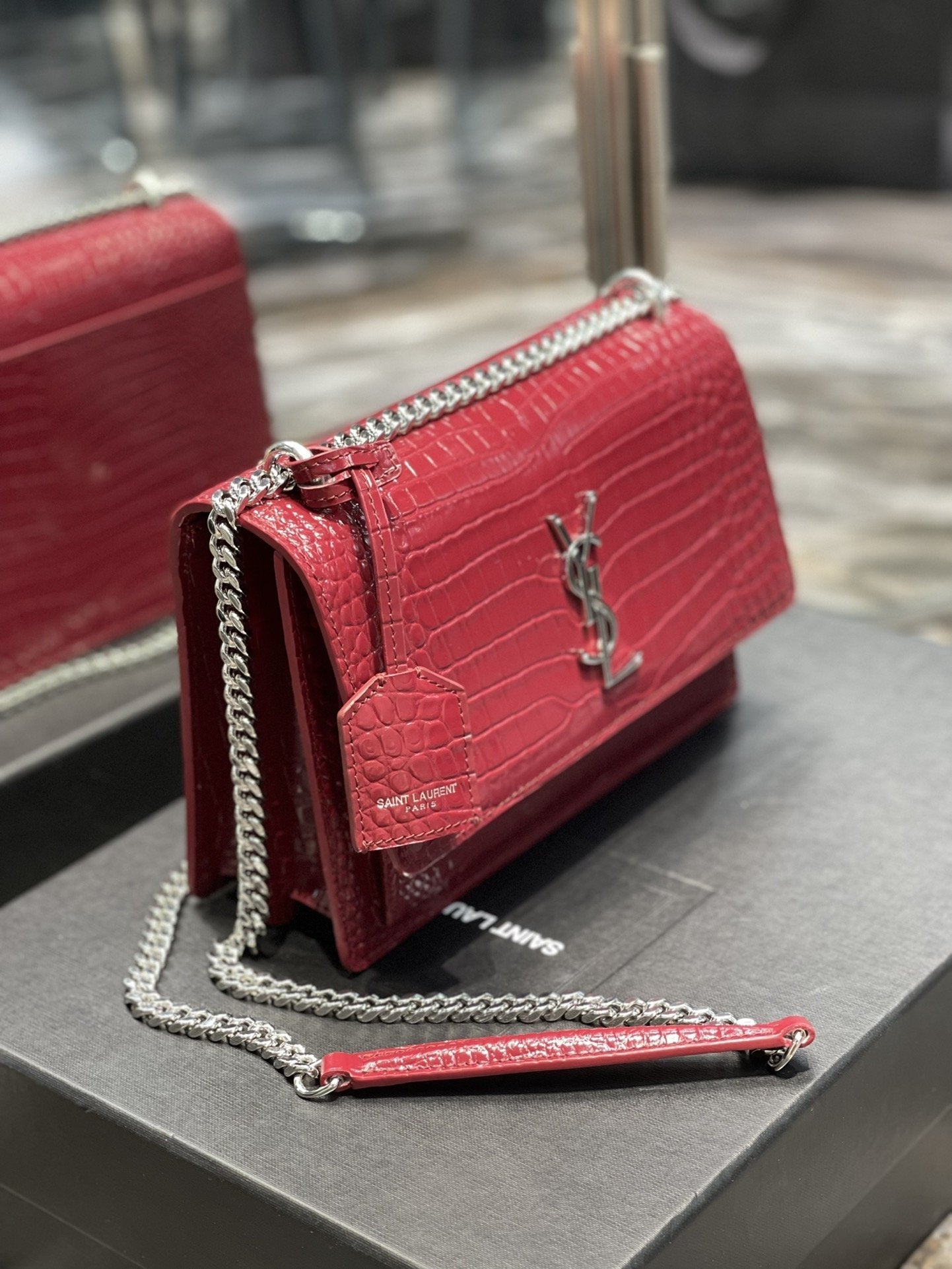 YSL Saint Laurent Sunset 8in 22cm Red Medium Chain Handbag