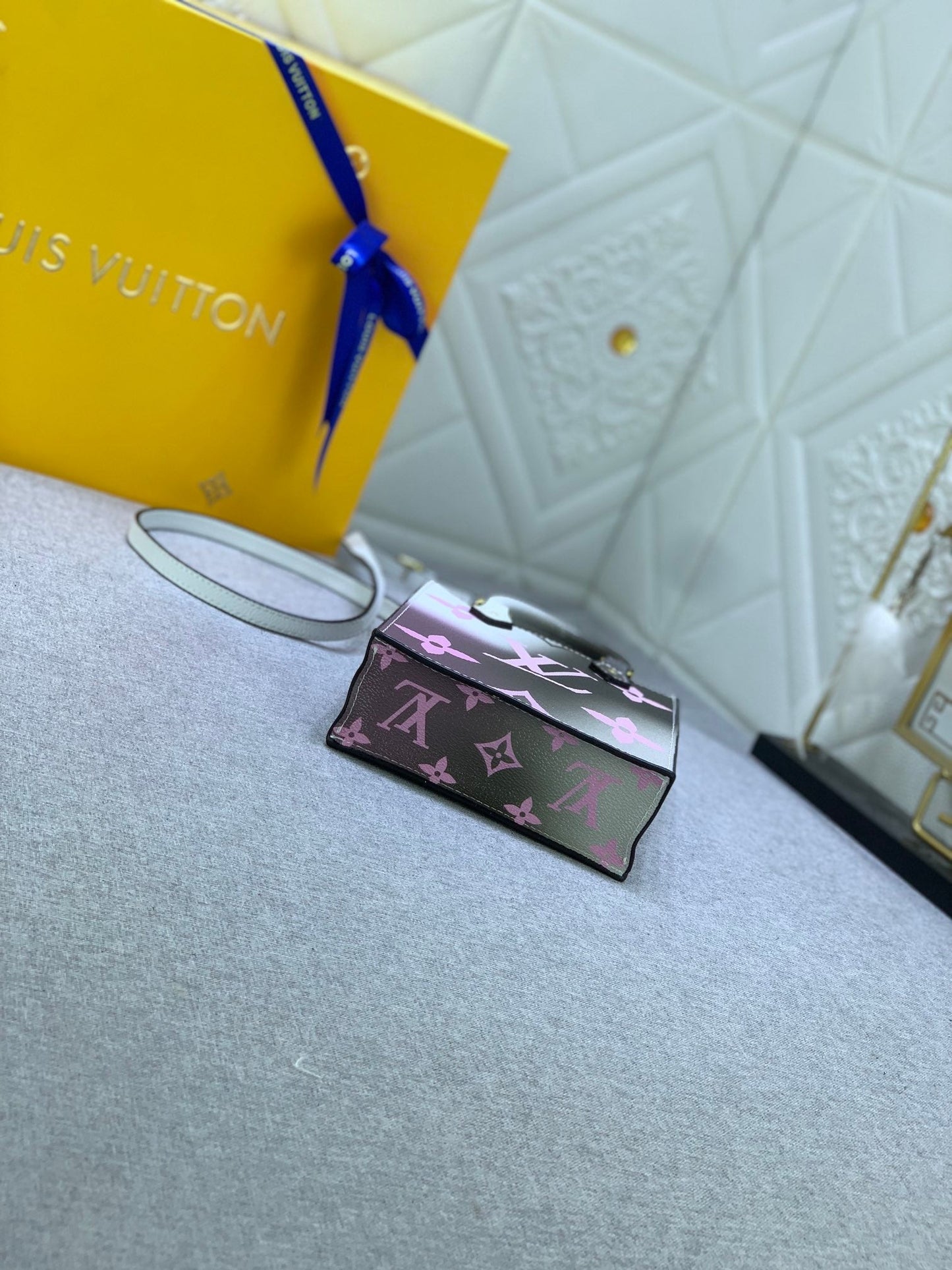 EN - Luxury LUV 823 Travel Bag