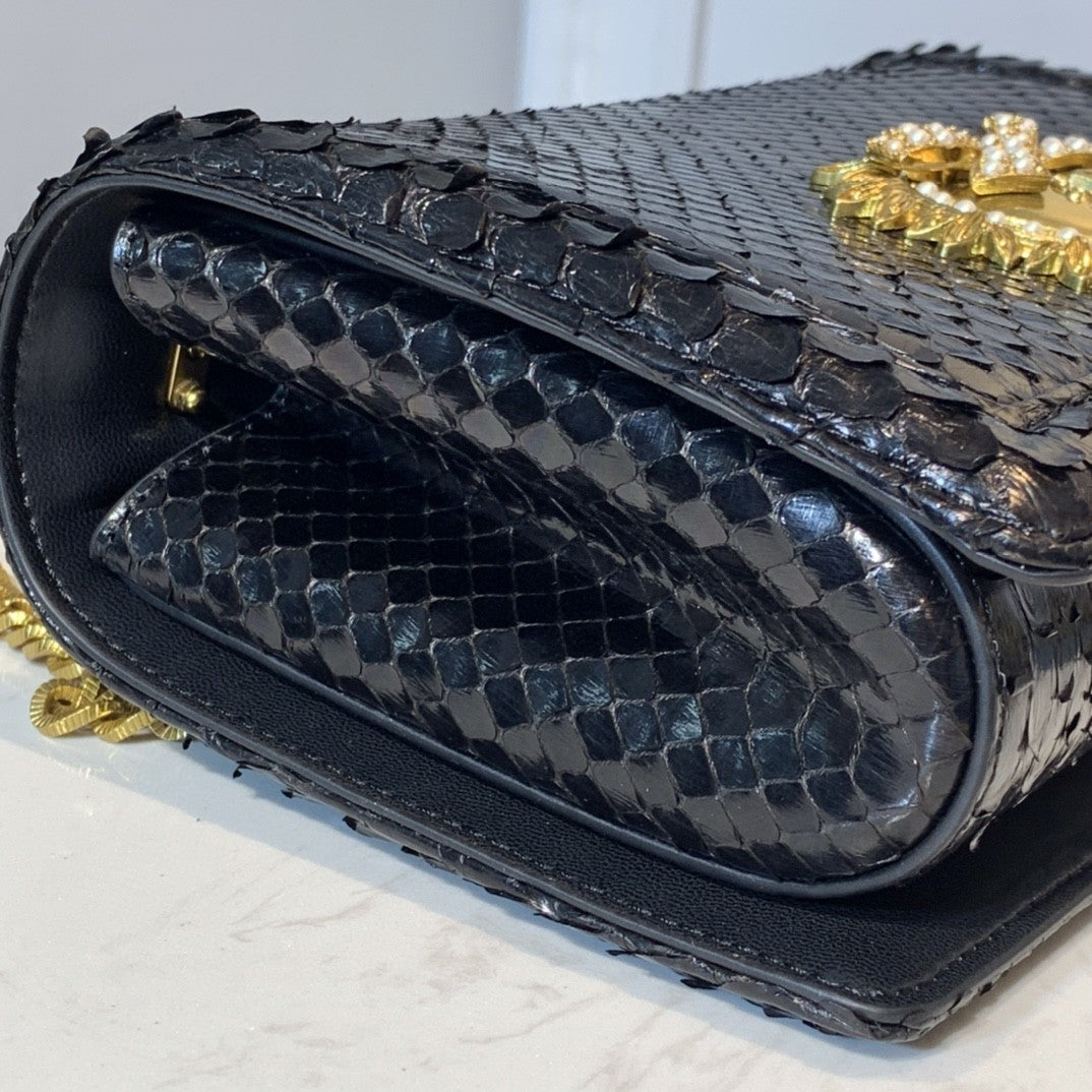 Metop Qualityum Devotion Black Crossbody Bag