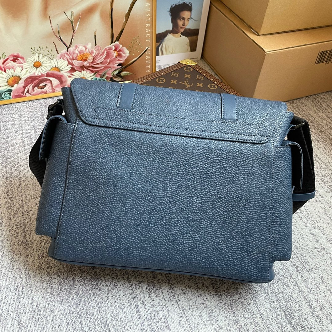 Top Quality Christopher Messenger Taurillon For Men Blue Crossbody Bag