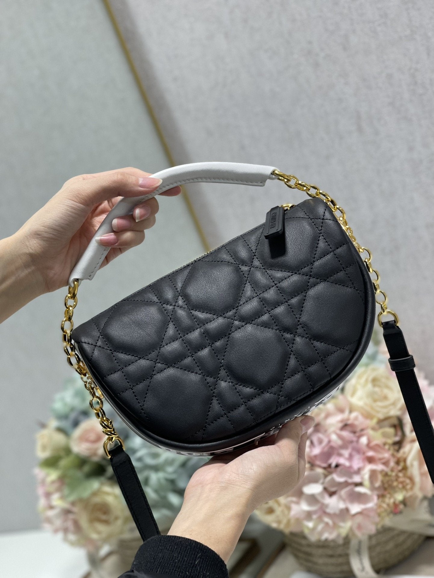 Vibe Cannage Cd Black Small Crossbody Bag