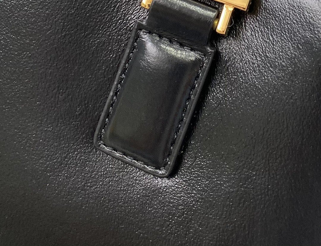 Fendi Metop Qualityum Ff Black Shoulder Bag