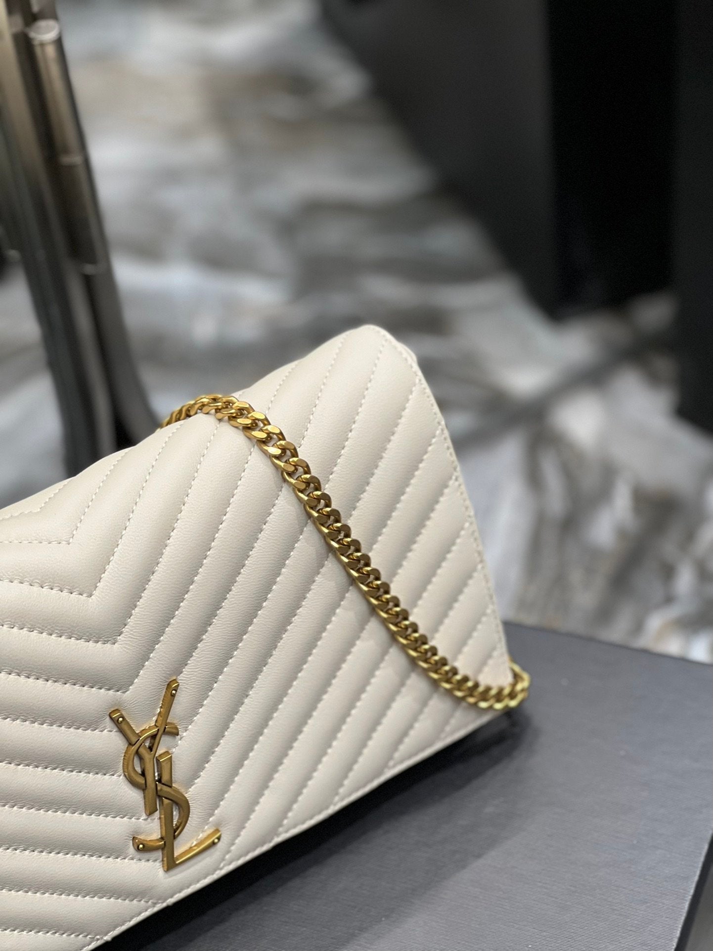 YSL Saint Laurent Kata 99 Hardware 10in 26cm White Gold Chain Handbag