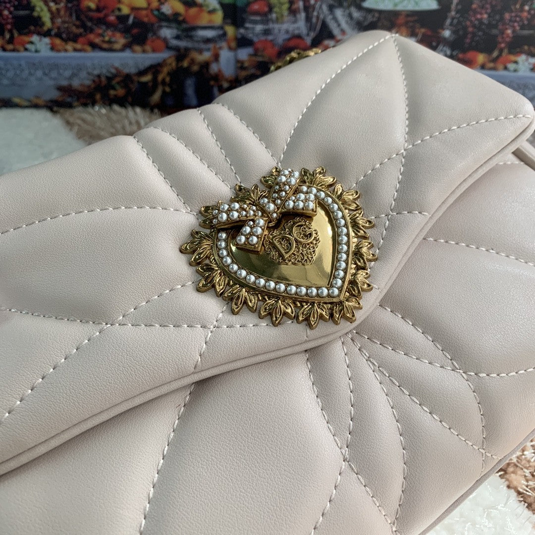 Top Quality Devotion Shoulder Bag In Nappa Quilted White