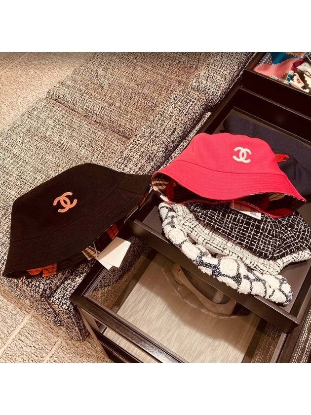 CC Logo Reversible Bucket Hat Black Chanel