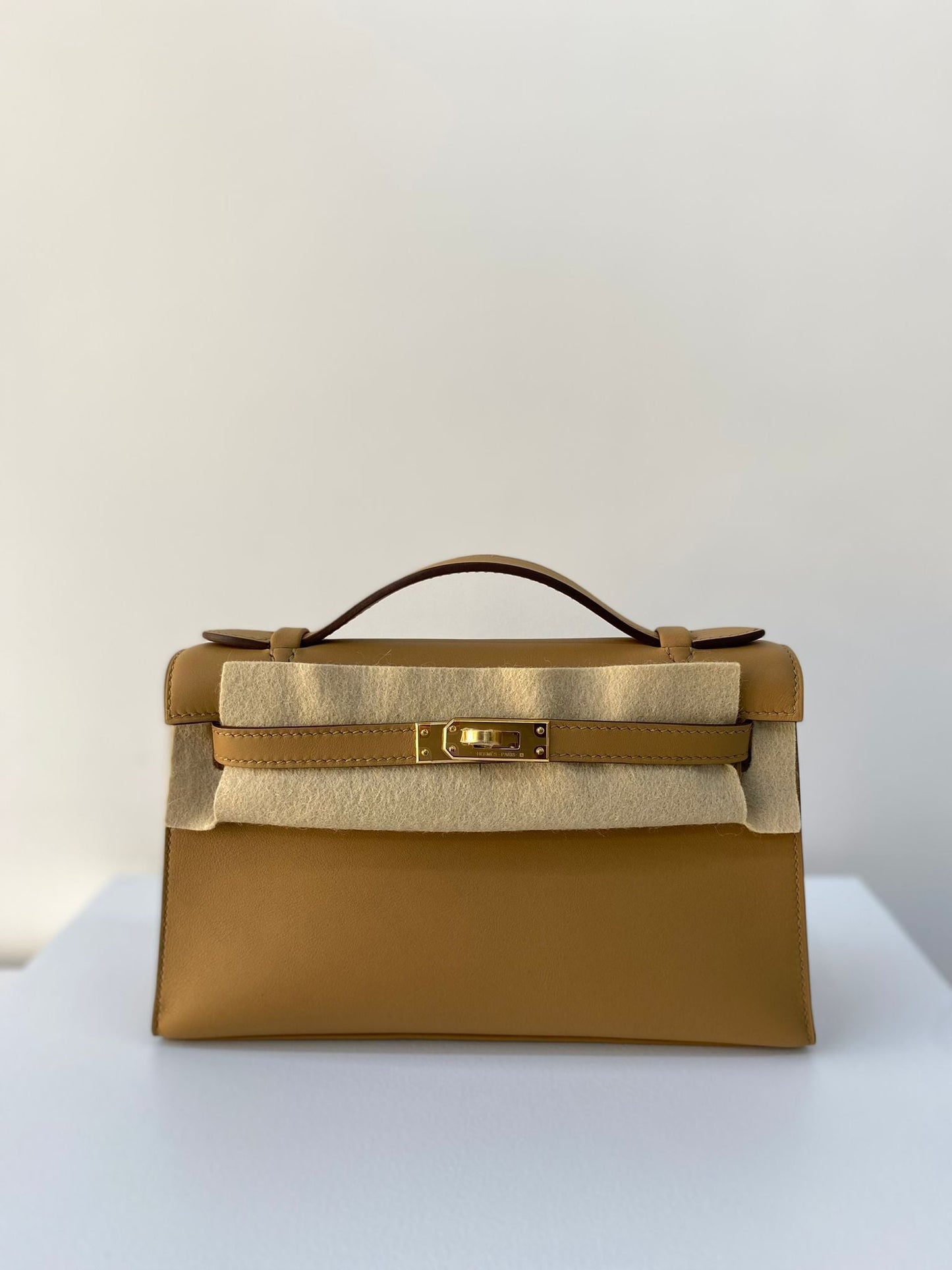 Hermes Kelly Pochette Chai Swift Hardware Handbag Gold Travel Bag