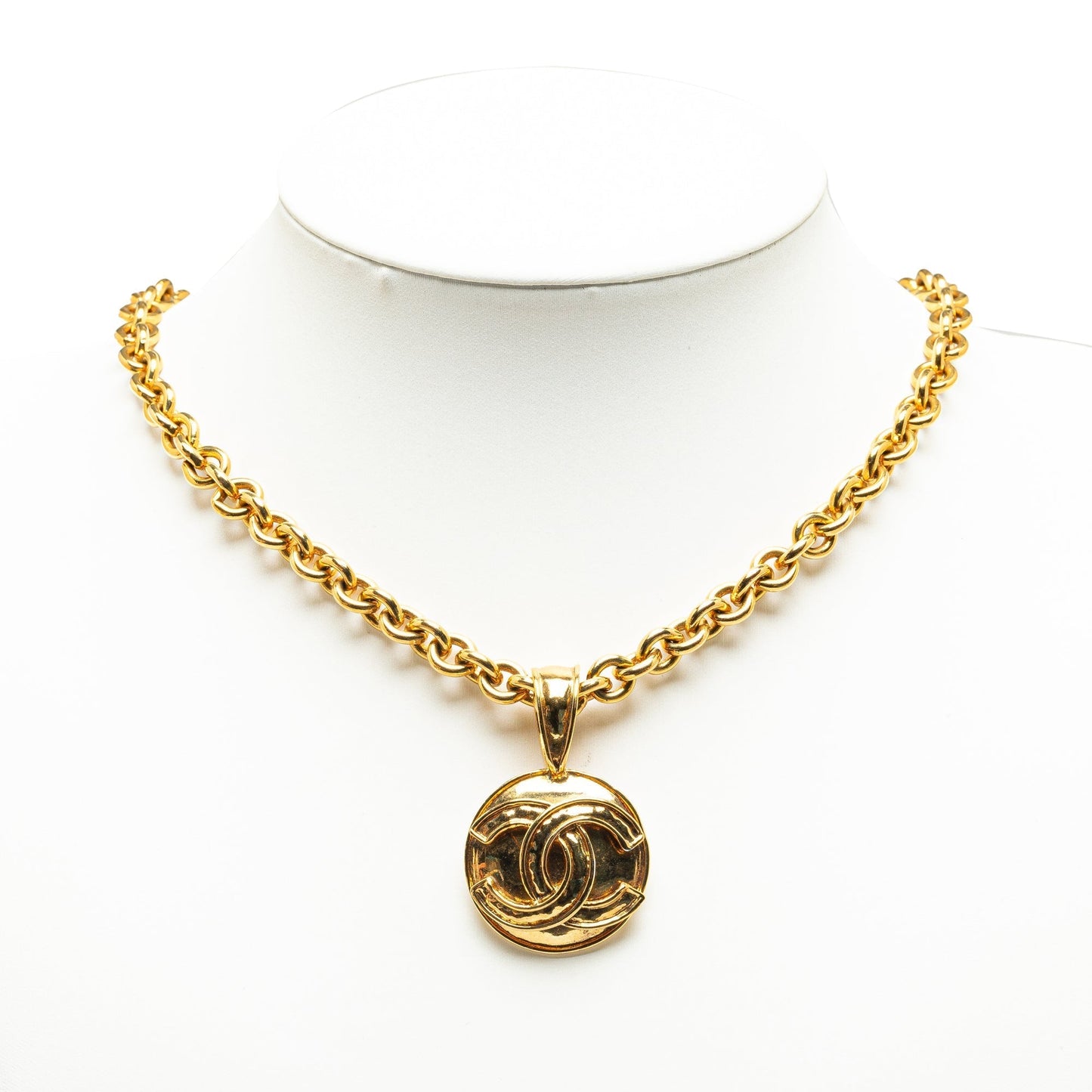 CHANEL CC Round Pendant Necklace Costume Necklace