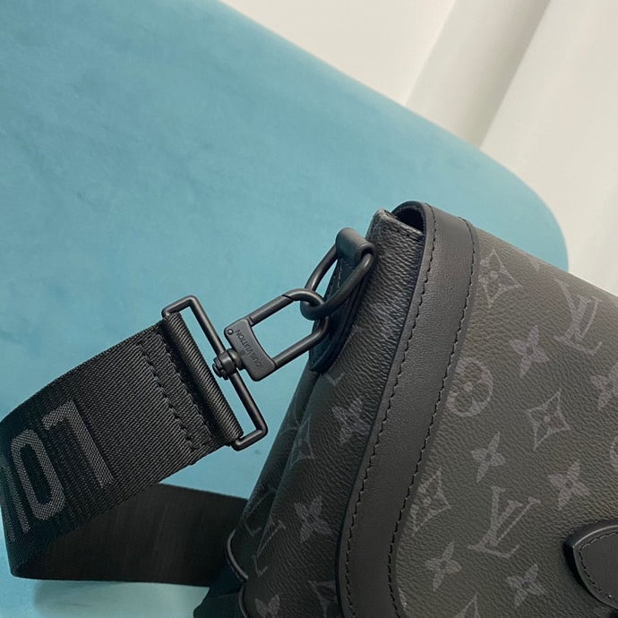 Top Quality Saumur Messenger Eclipse For Men Canvas Monogram Crossbody Bag