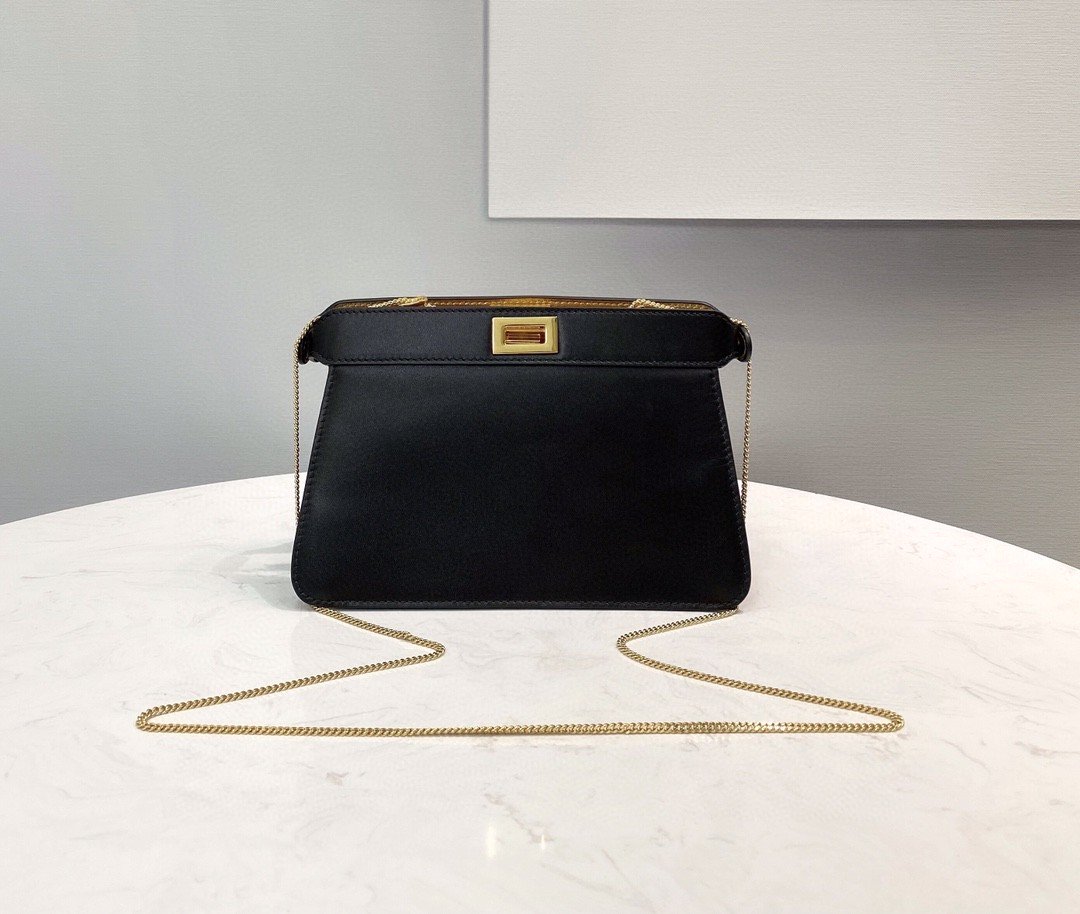 Iseeu Pochette Black Small Travel Bag