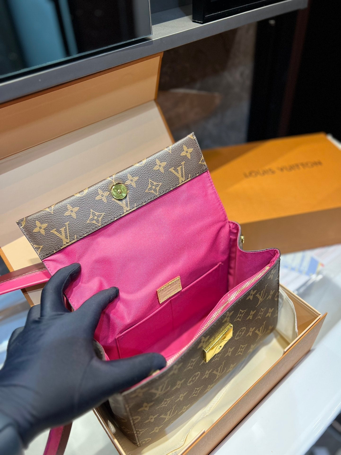 EN - Luxury LUV 738 Travel Bag