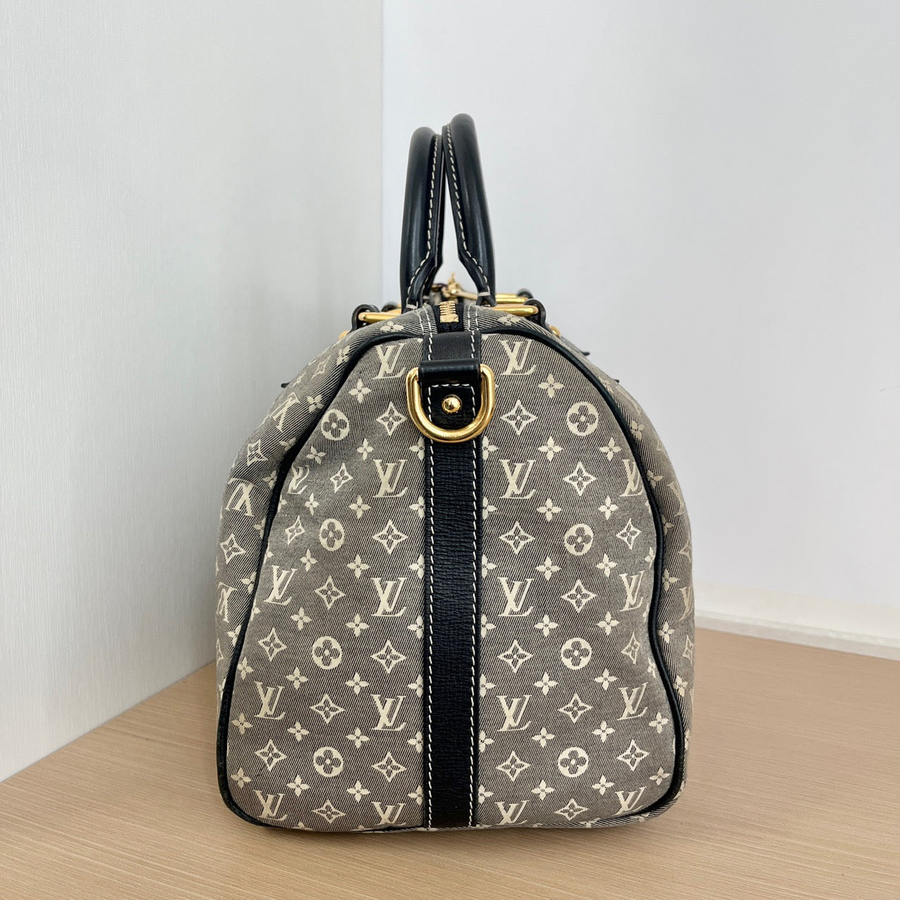LOUIS VUITTON<br>Shoulder Bag