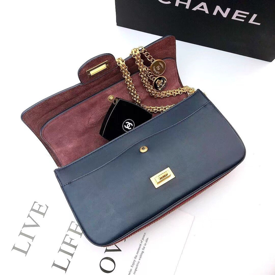 CHLMaroon Medallion Nude Reissue 2.55 Blue Navy Flap Handbag