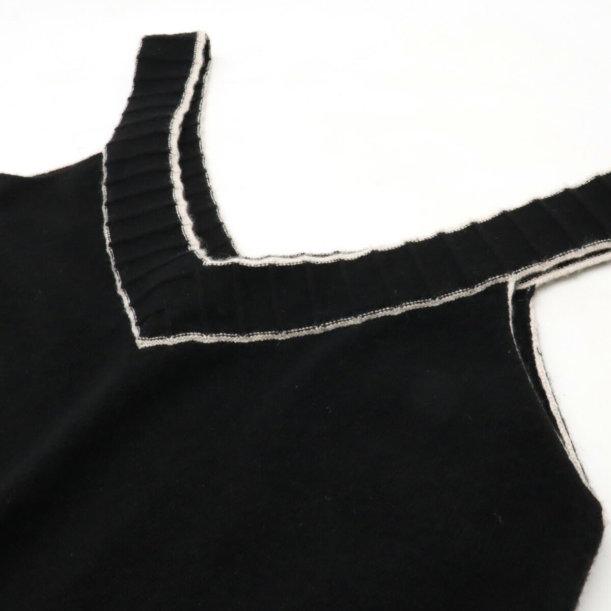 Chanel 100% Cashmere Coco Mark Knit Sleeveless Top 02P Handbag