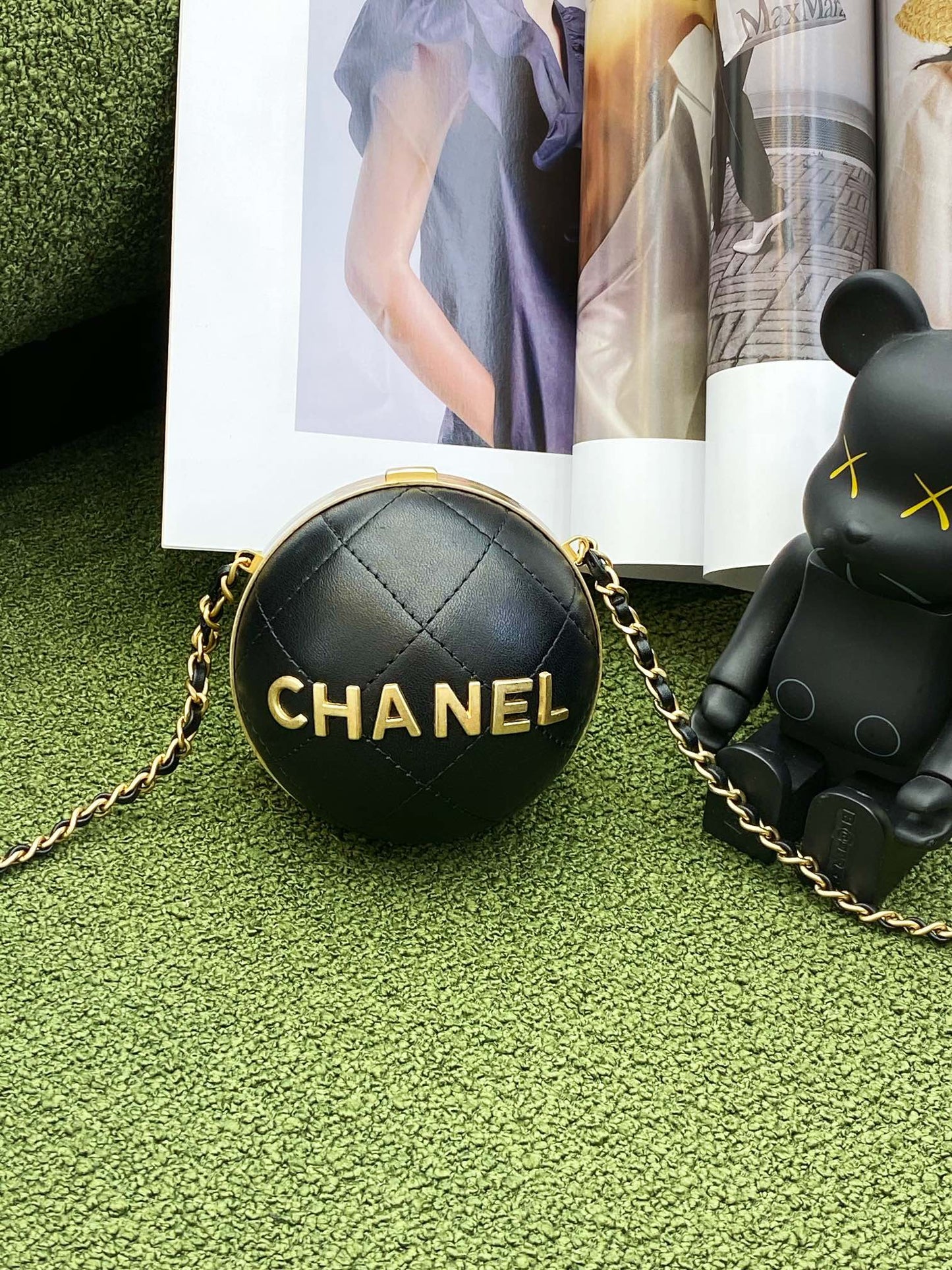 CHL Ball 23.5cm 9.25in Black Gold Chain Travel Bag