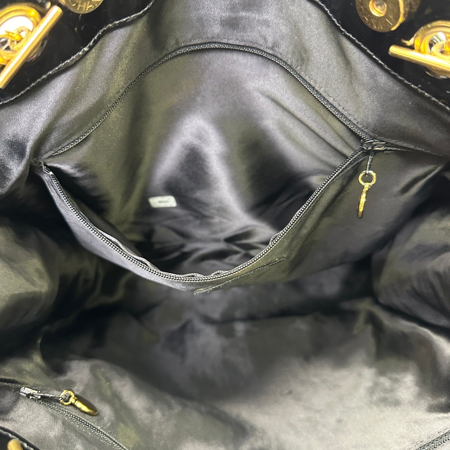 Chanel Patent CC Tote - Black Shoulder Bags, Handbags LB
