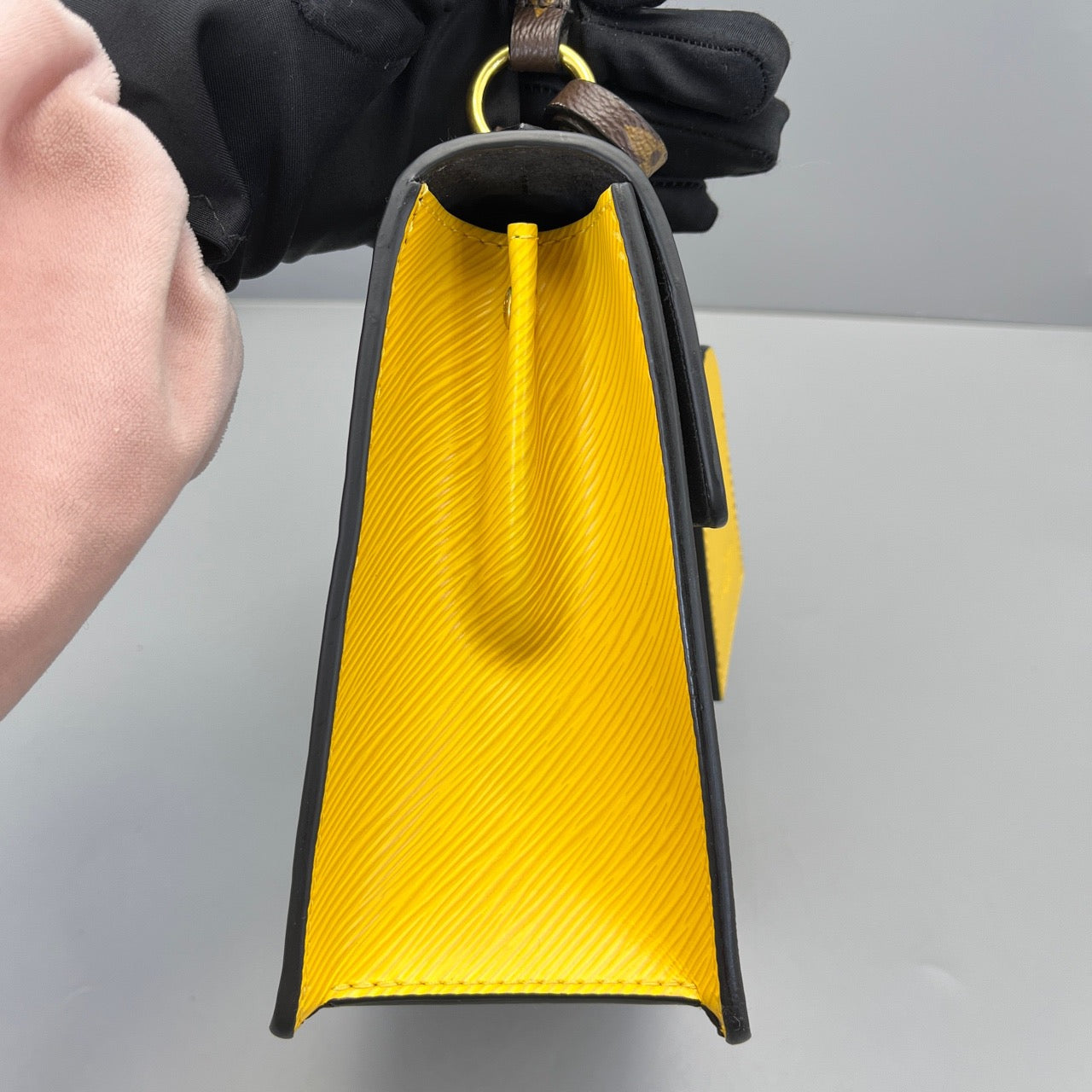 LOUIS VUITTON<br>Shoulder Bag