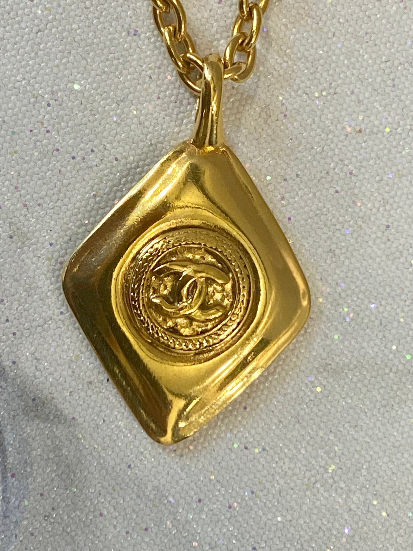 CHANEL CC DIAMOND SHAPPED PENDANT NECKLACE