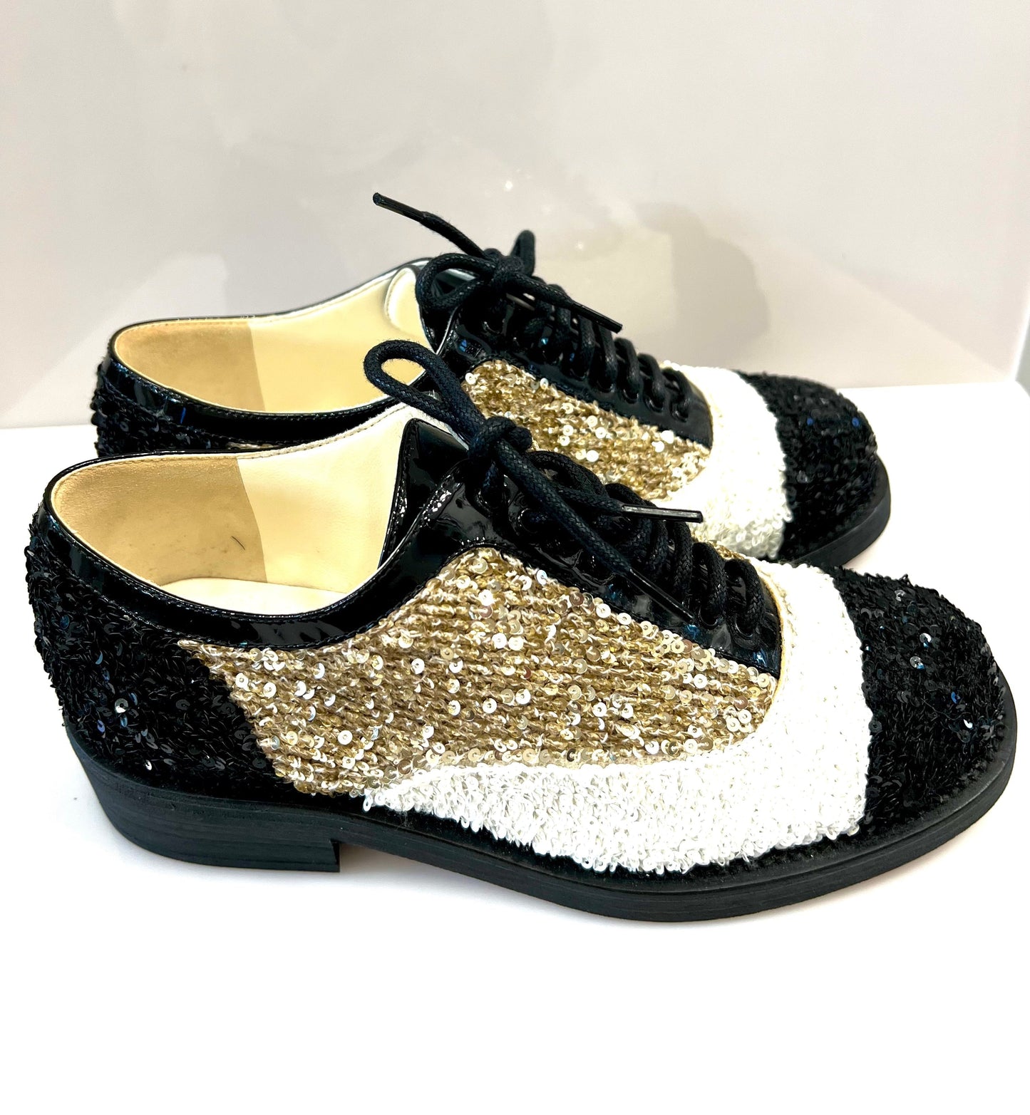 Chanel CC LOGO SEQUIN OXFORDS Handbag