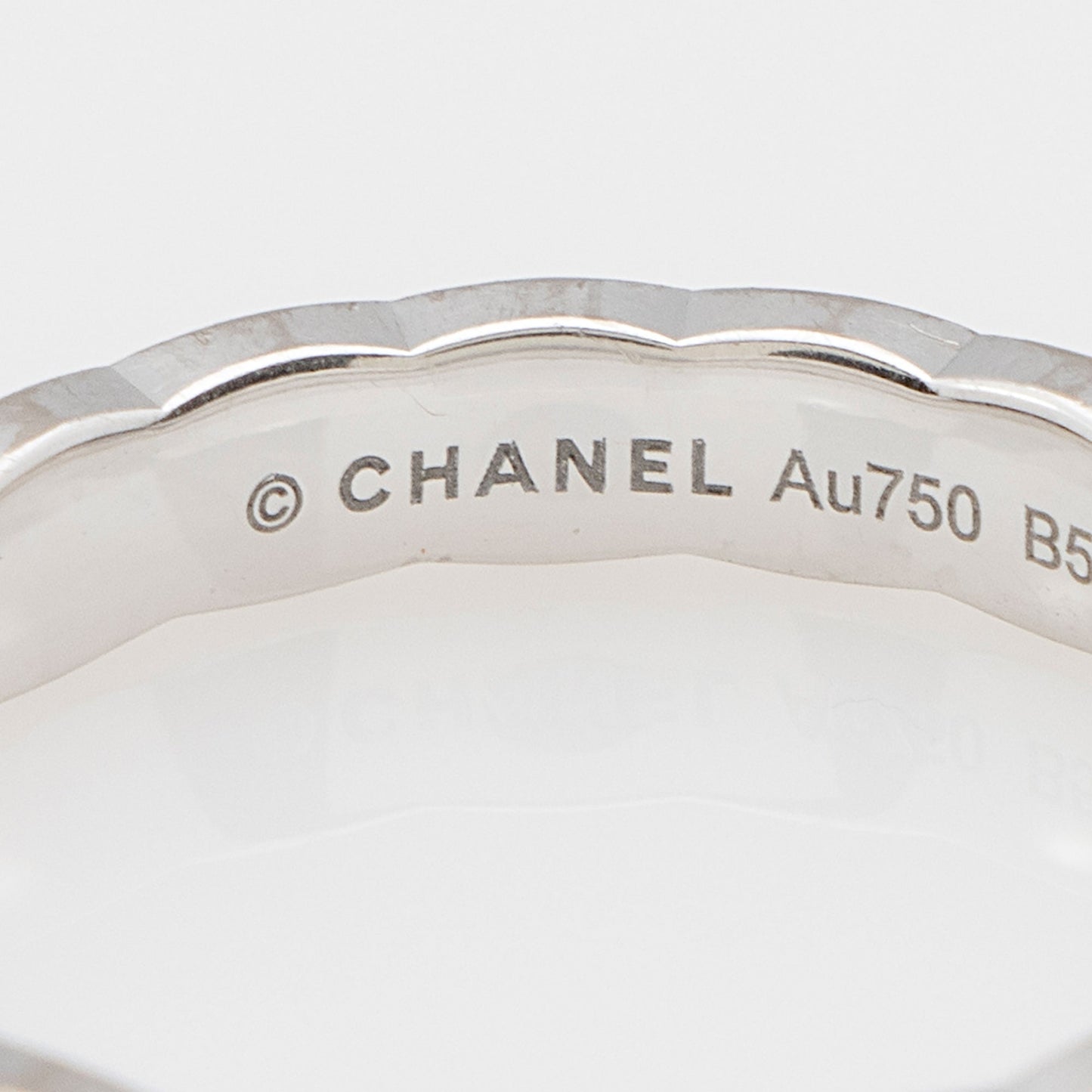 Chanel 18K White Gold Coco Crush Mini Ring - Size 6 (Shf-Fvd7Xz)