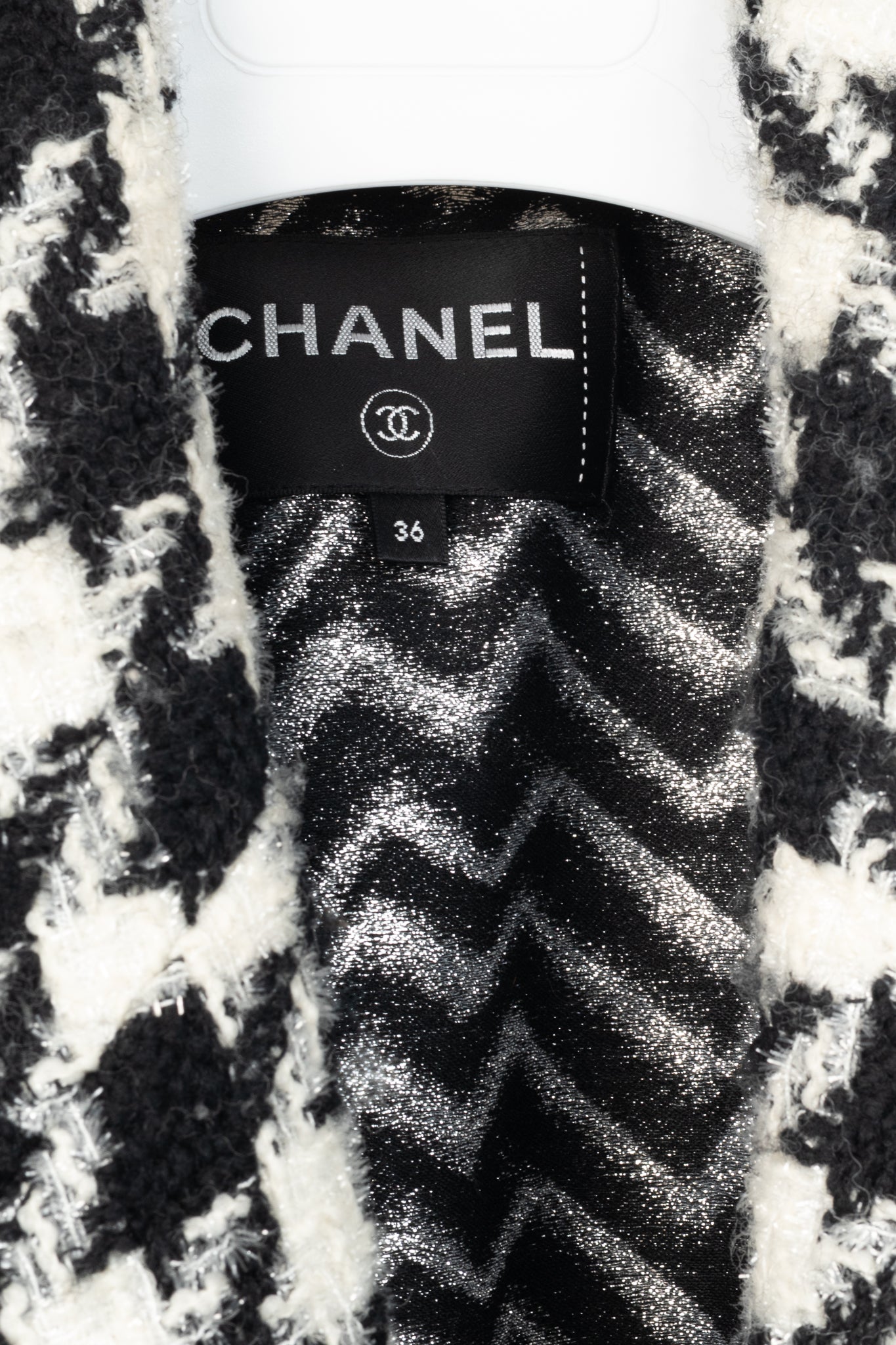 Chanel AW/19 Runway White & Black Houndstooth Wool-Tweed Coat