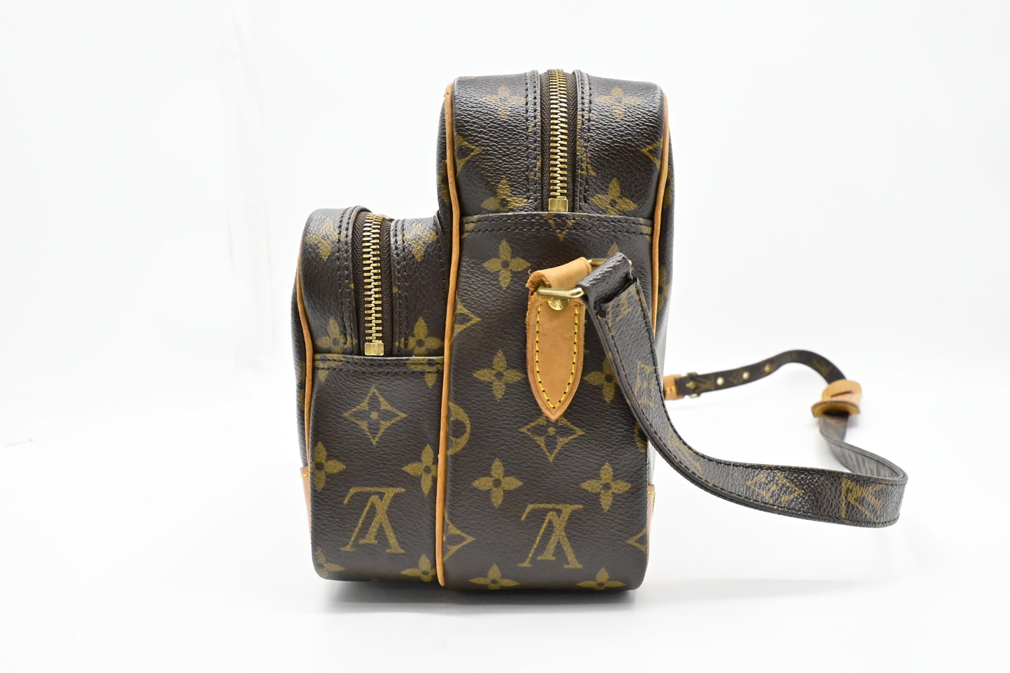 Louis Vuitton Nil 28 Monogram Canvas Handbag