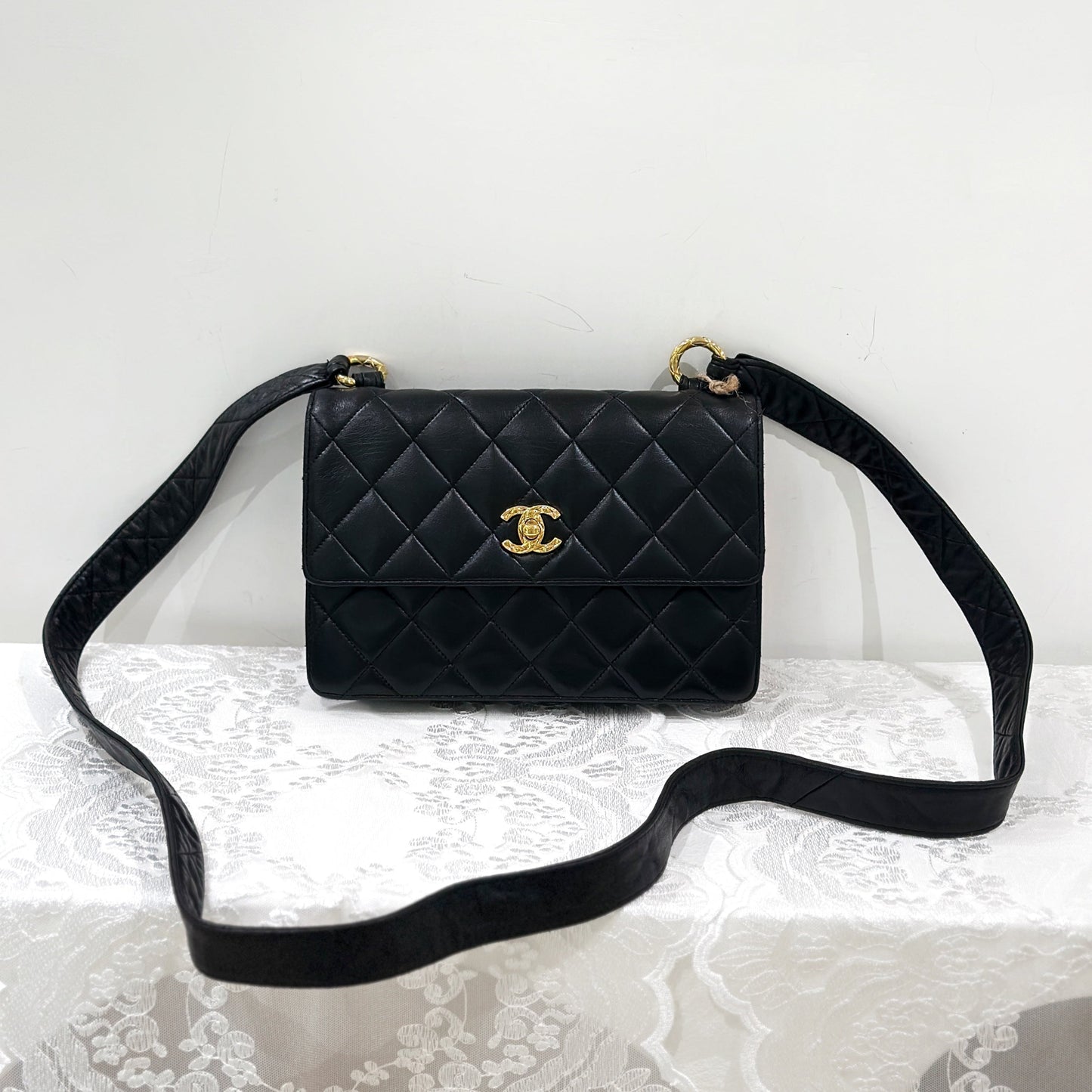 Chanel CC logo shoulder bag