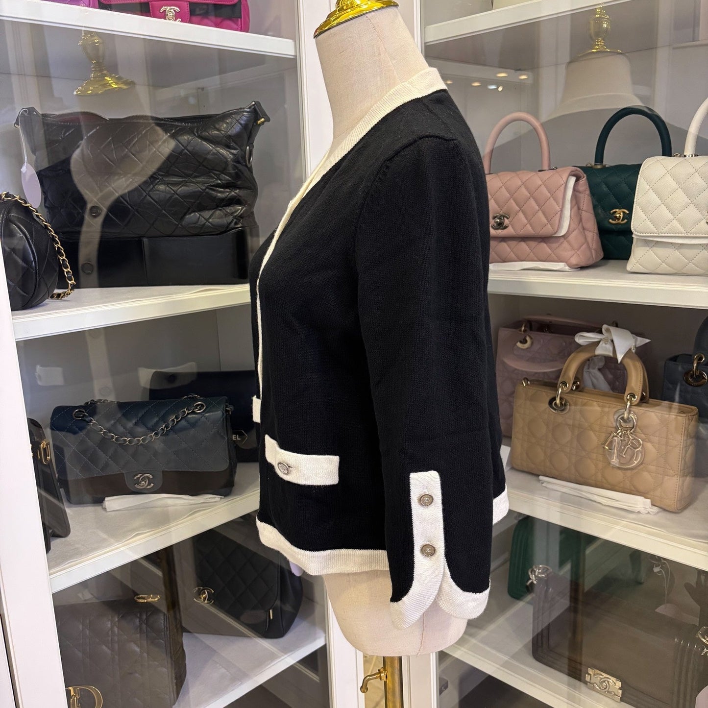Chanel 25C Cardigan With Cc Logo Buttons In Black White Cashmere Sz 38 Bag