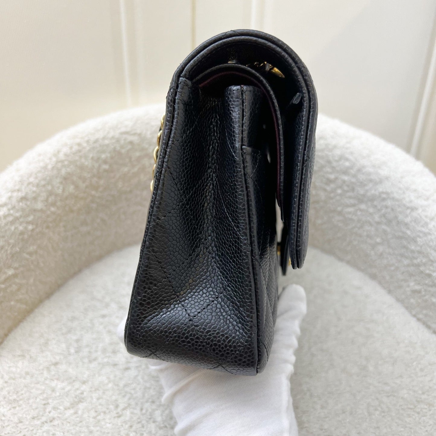 Chanel Medium Classic Flap Cf in Black Caviar and Ghw Handbag