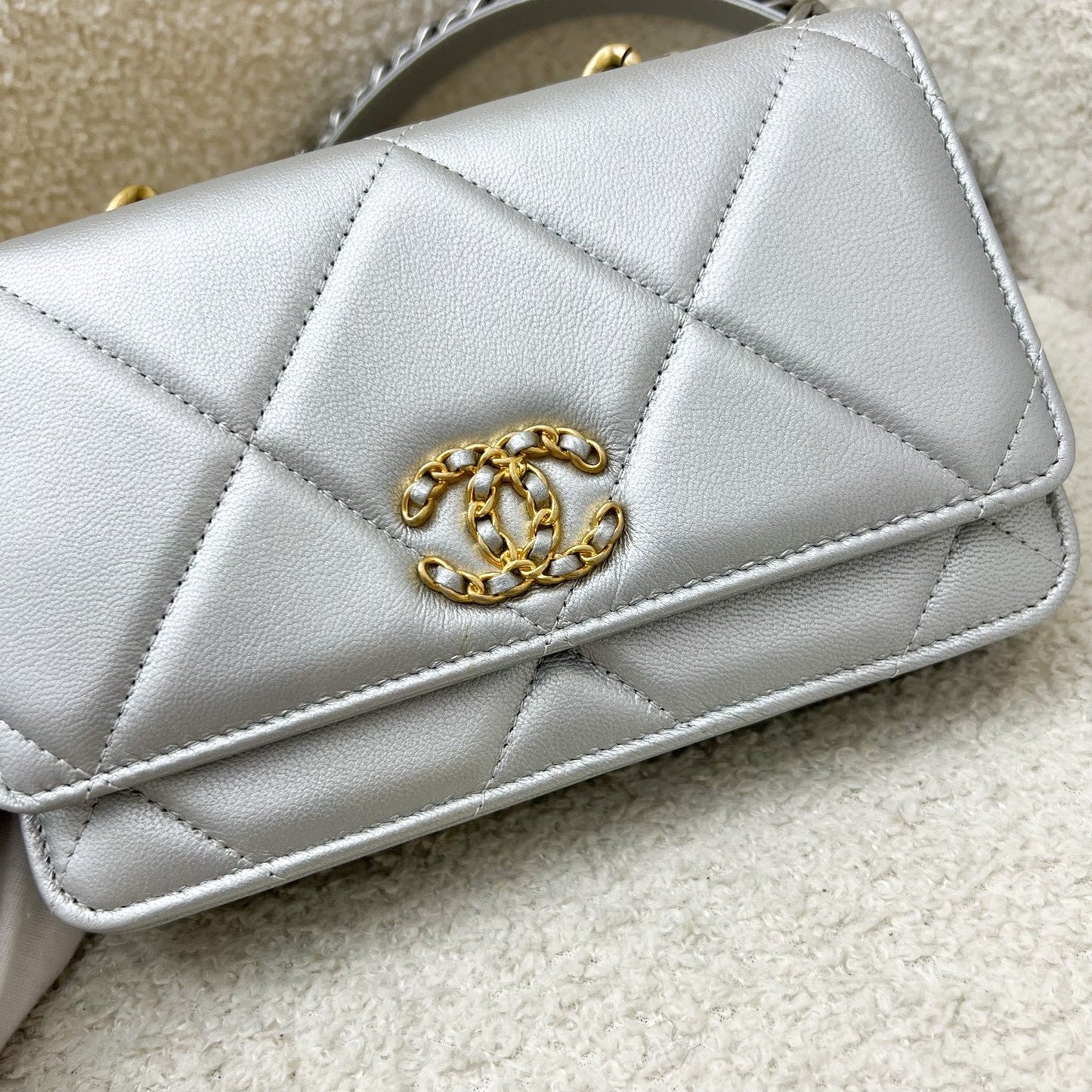Chanel 19 Wallet On Chain Woc In Silver Lambskin And 3-Tone Hw ( ) Bag