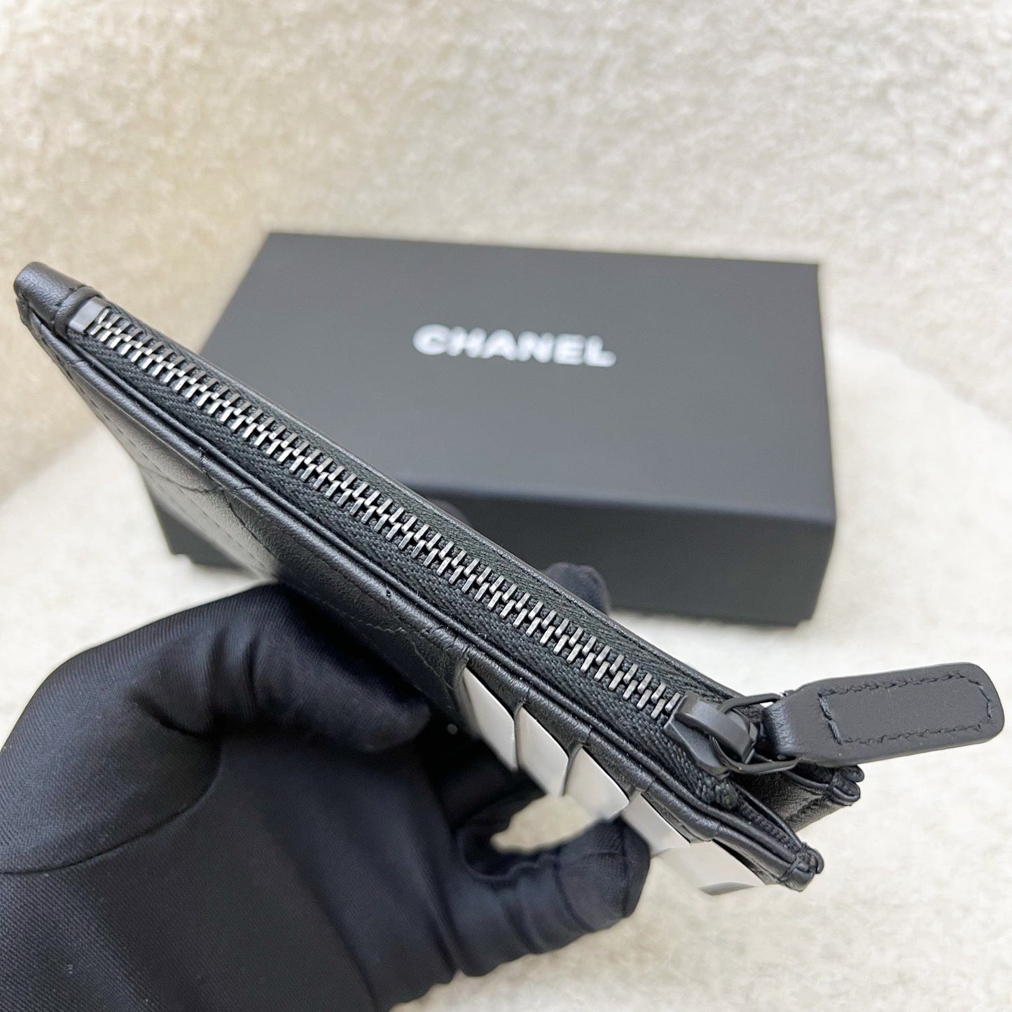 Chanel Flat Card Holder with Zipped Coin Compartment in Black Calfskin and Bhw for Women