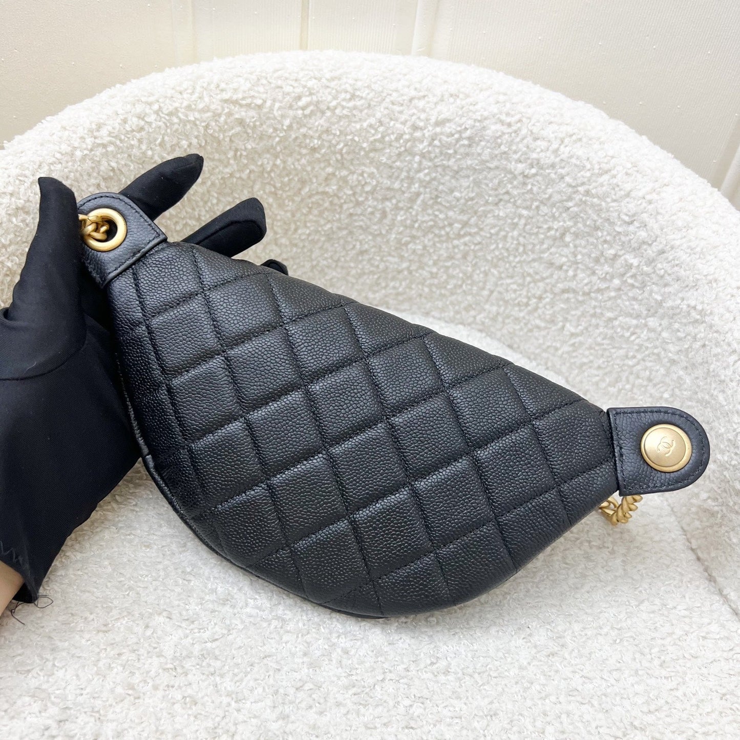Chanel 24P Heart Adjustable Chain Waist Bag in Black Caviar and Aghw ( )