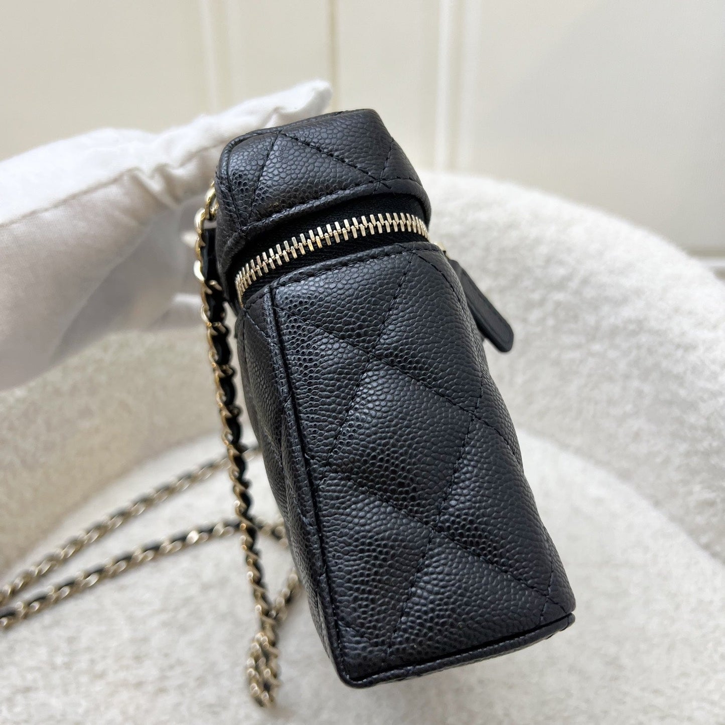 Chanel 25C Vanity / Clutch With Chain (lp Style Bag) In Black Caviar And Lghw (model: AP4385)