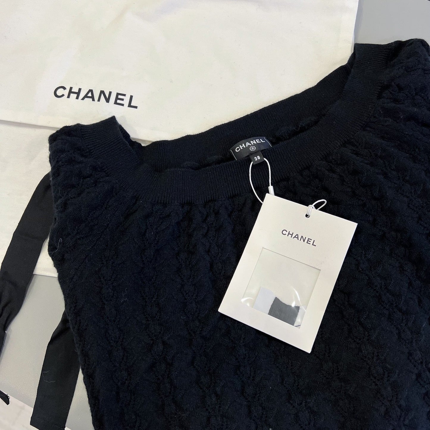 Chanel 24B Knitted Pullover with CC Logo in Black 100% Cashmere ( ) Handbag