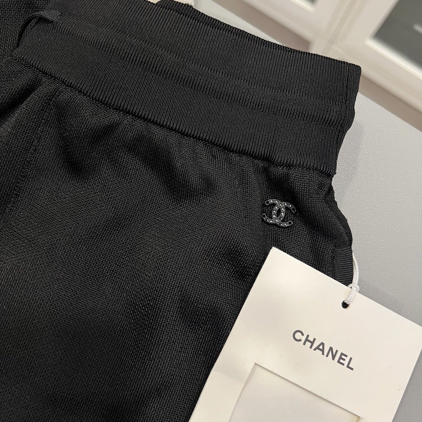 Chanel 25A Pants in Black & Ecru Mixed Fibres (vicose and Polyamide) Sz 38 ( ) Handbag