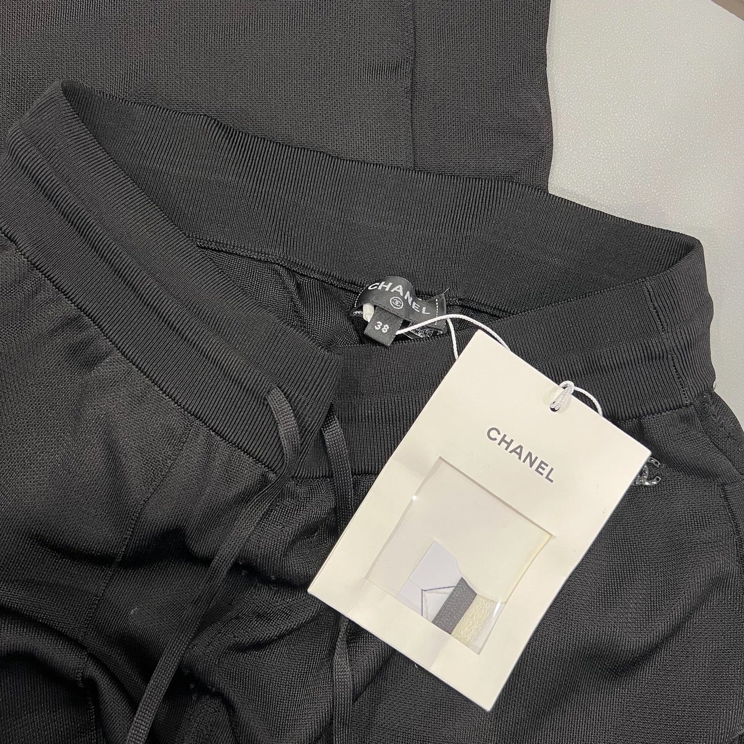 Chanel 25A Pants in Black & Ecru Mixed Fibres (Vicose and Polyamide) Sz 38 (Model: P80118)